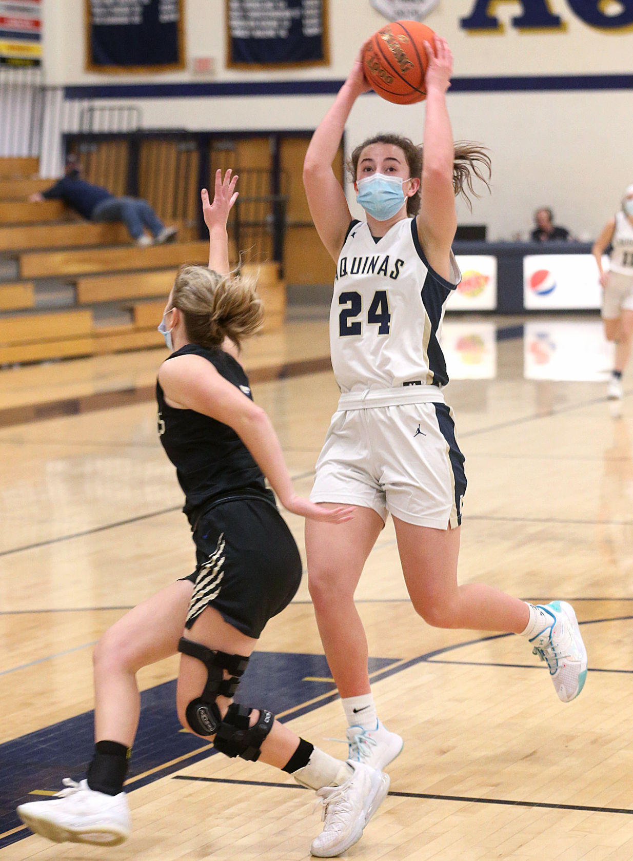 December 28: Lake Mills vs Aquinas